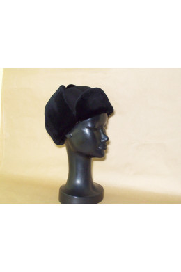 Черная шапка из меха кролика и замшевым верхом для женщин